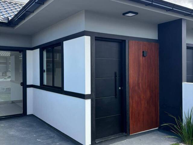 #242 - Casa para Venda em São José - SC - 2
